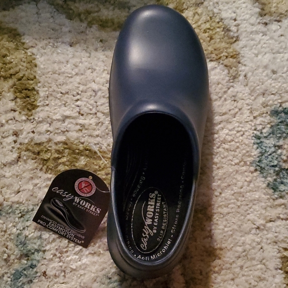 Clogs - Picture 3 of 5